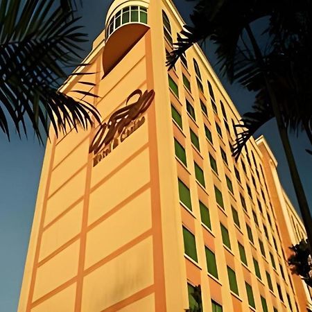 Veneto Hotel & Casino Panama City Exteriör bild The hotel at sunset
