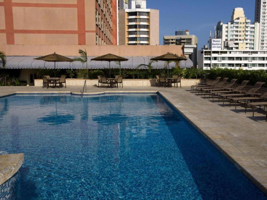 Veneto Hotel & Casino Panama City Exteriör bild The pool at the hotel
